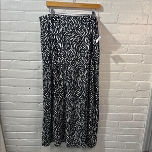 Nine West Black & White Wave-Print Maxi Skirt